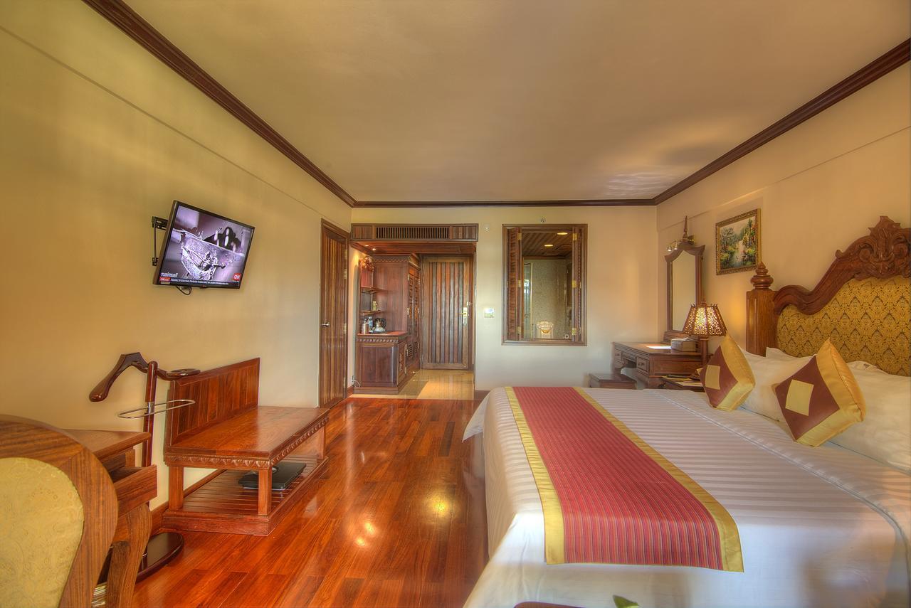 Bayon Era Hotel Siem Reap Exterior photo