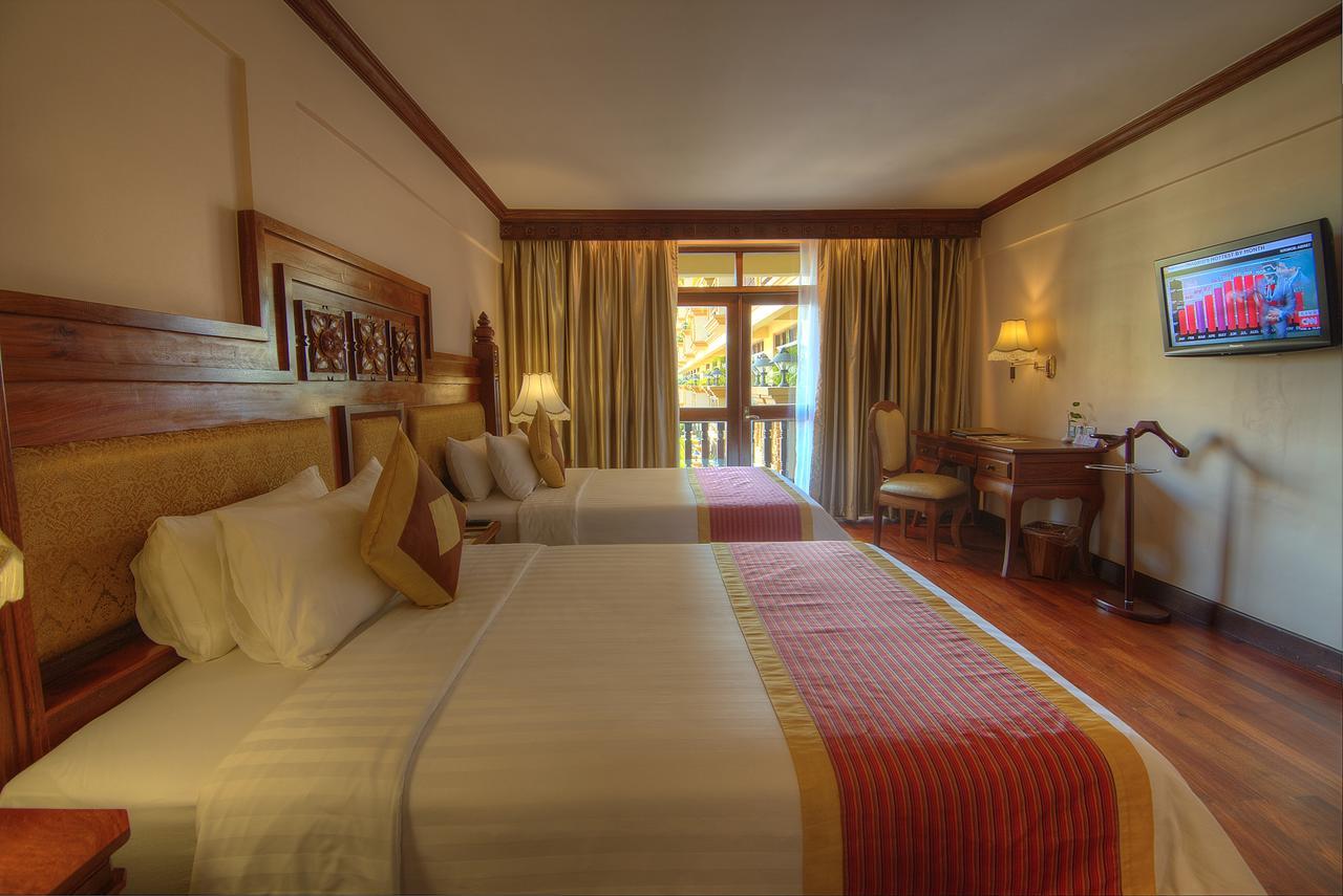 Bayon Era Hotel Siem Reap Exterior photo